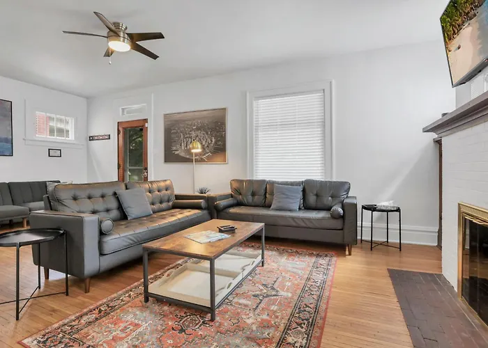 Housepitality - The Maynard Manor * Columbus