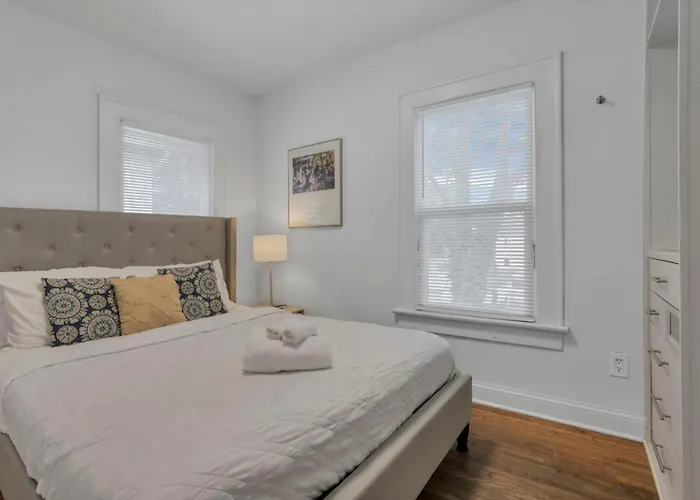 Housepitality - The Maynard Manor Columbus