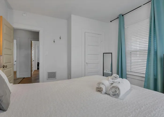 Housepitality - The Maynard Manor * Columbus