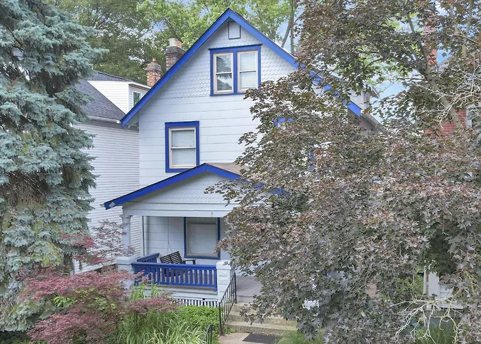 Housepitality - The Maynard Manor Holiday home *