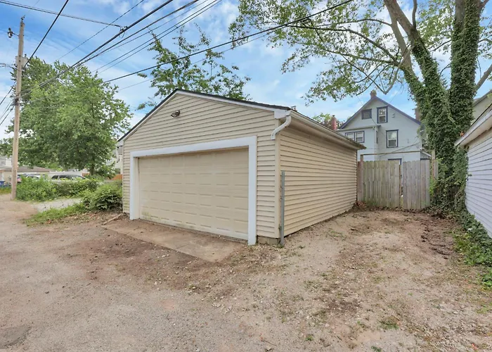 Housepitality - The Maynard Manor Columbus