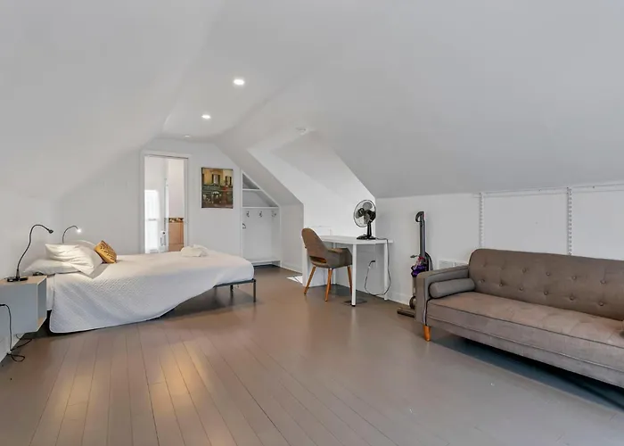 Housepitality - The Maynard Manor *
