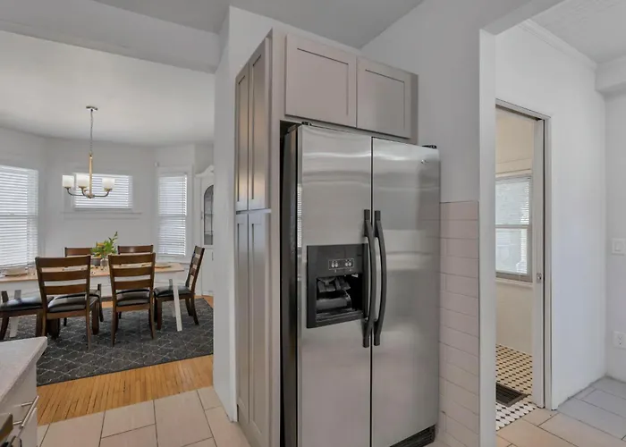 Housepitality - The Maynard Manor Columbus