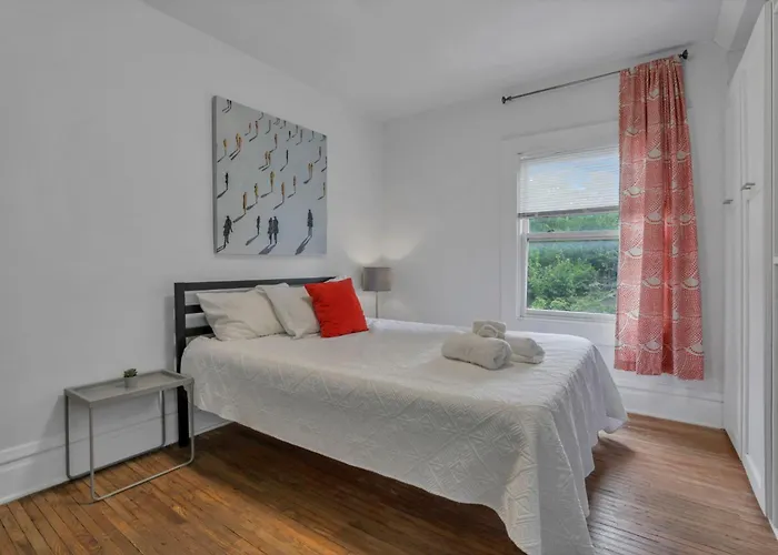 Housepitality - The Maynard Manor Holiday home